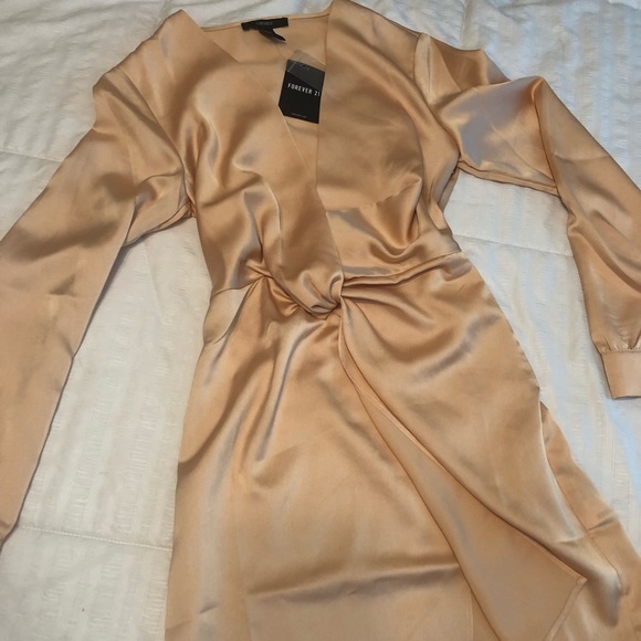 Satin v neckline front slit Dress - Picture 2 of 3